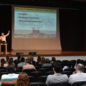 Dr. Ingeniero Alejandro Falcó en conferencia